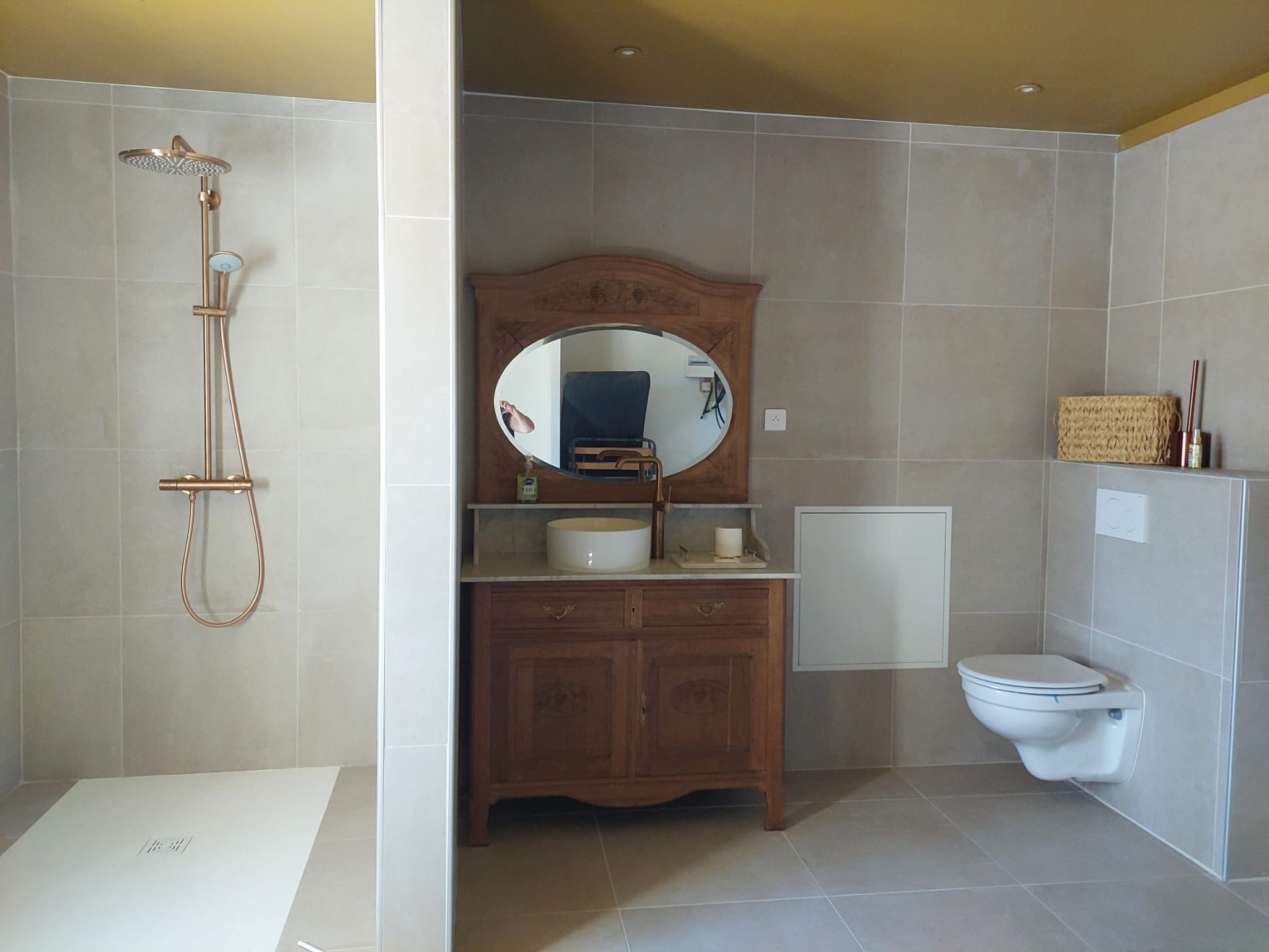 La Terre Vaine — Master Ensuite
